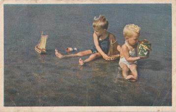 KINDEREN AAN STRAND UIT 1948 MOOIE KAART KH964 beschikbaar voor biedingen