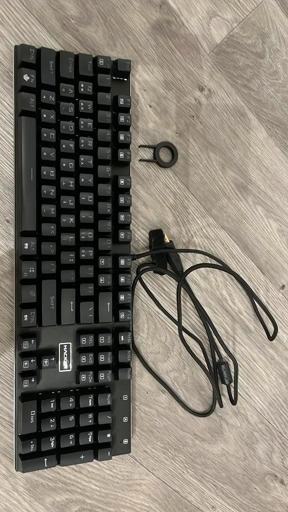 Mechanische gaming toetsenbord (mechanical gaming keyboard), Computers en Software, Toetsenborden, Zo goed als nieuw, Qwerty, Bedraad