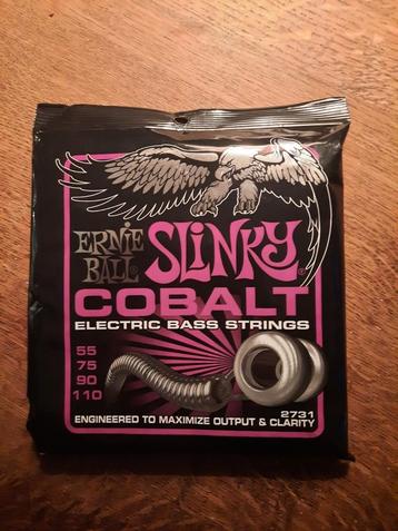 Nieuwe set Ernieball Slinky Cobalt Electric Bass Strings.