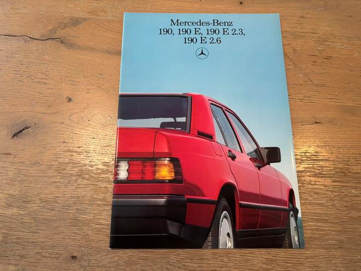 Folder Mercedes-Benz W201 1986 (190E, 190E 2.3, 190E 2.6), Boeken, Auto's | Folders en Tijdschriften, Zo goed als nieuw, Mercedes