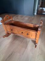 Antieke houten wieg / poppenbed, Ophalen