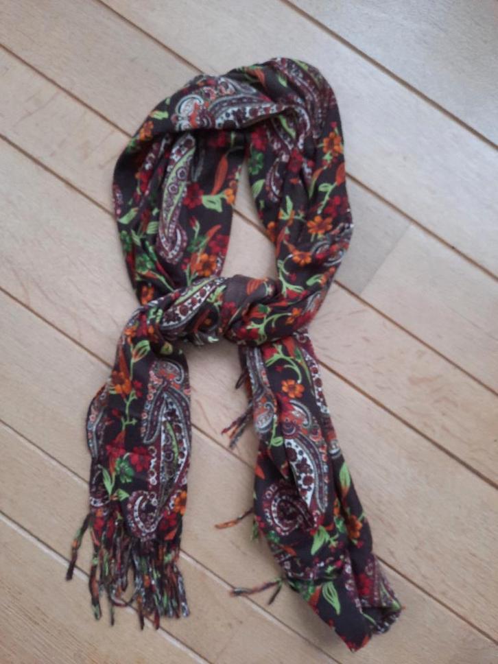 Sjaal - bruin oranje ecru lime paisly, Kleding | Dames, Mutsen, Sjaals en Handschoenen, Zo goed als nieuw, Sjaal, Maat 46/48 (XL) of groter