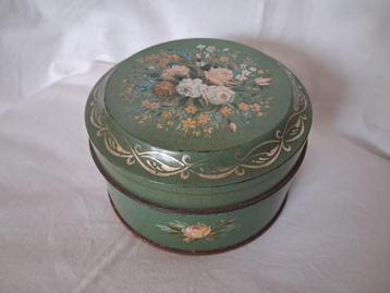 Oud Koekblik met Bloemen beschikbaar voor biedingen