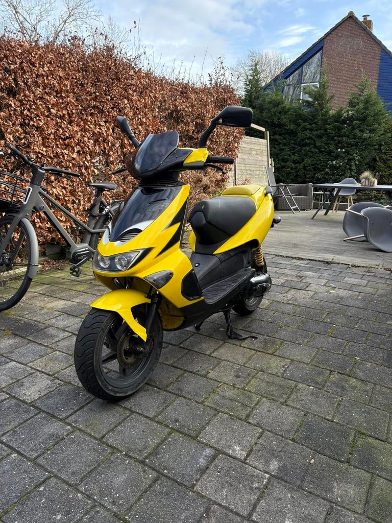 Aprilia sr 50, Fietsen en Brommers, Scooters | Overige merken, Gebruikt, Maximaal 45 km/u, Tweetakt, Ophalen