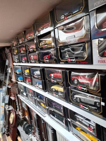 +- 40  BURAGO MODEL AUTOS 1/18  MET DOOS beschikbaar voor biedingen