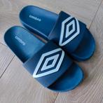 Mooie slippers Umbro maat 34 donkerblauw €2, Ophalen of Verzenden, Zo goed als nieuw, Overige typen