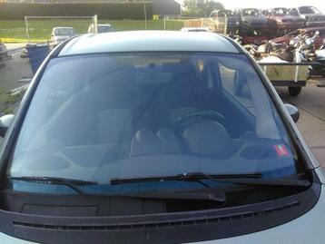 Voorruit van een Peugeot 1007 beschikbaar voor biedingen