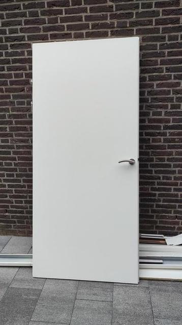 Zware deur.  beschikbaar voor biedingen