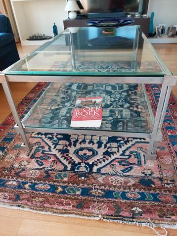 Glazen salontafel met twee verdiepingen. beschikbaar voor biedingen