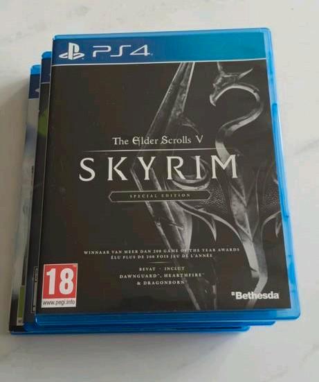 2 Games Skyrim & HarryPotter collection, Spelcomputers en Games, Games | Sony PlayStation 4, Zo goed als nieuw, Overige genres