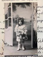 1908 Meisje in wit jurkje met bos rozen (XX), Ophalen of Verzenden, Voor 1920, Gelopen, Kinderen