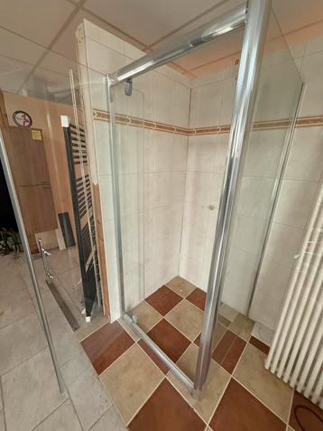 Douchecabine showroommodel €125,- hoogwaardige kwaliteit beschikbaar voor biedingen
