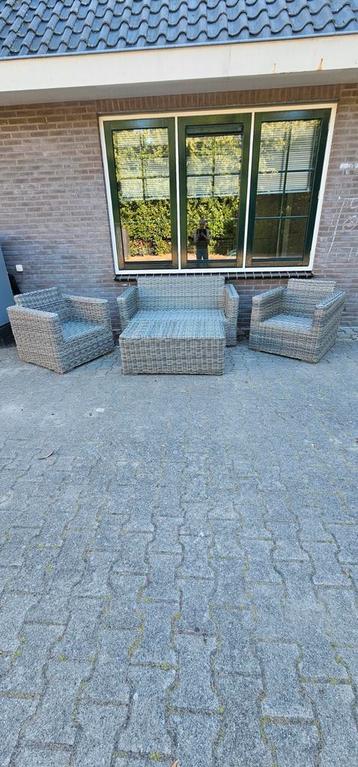 Tuinset van gevlochten wicker – 4-delig – Zo goed als nieuw beschikbaar voor biedingen