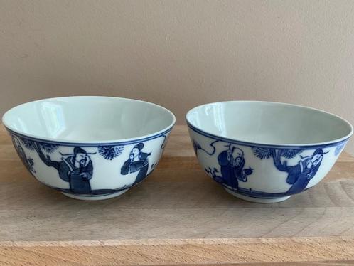 2 Chinese blauw/witte kommen decor 3 figuren in prima staat, Antiek en Kunst, Kunst | Niet-Westerse kunst, Verzenden