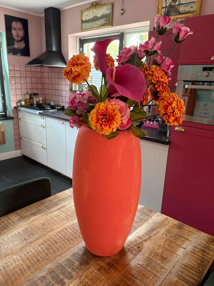 Oranje Vaas met Zijdebloemen - 56cm, Huis en Inrichting, Woonaccessoires | Vazen, Zo goed als nieuw, Oranje, 50 tot 75 cm, Overige materialen