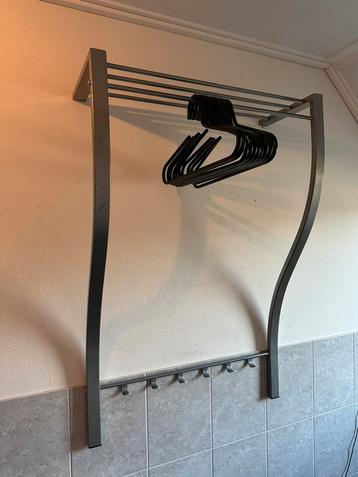 Kapstok metaal + 10 Spinder hangers beschikbaar voor biedingen