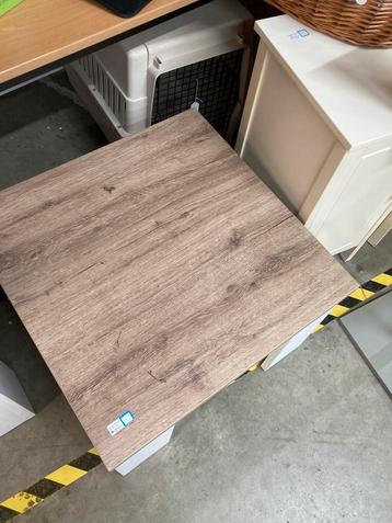 Salontafel beschikbaar voor biedingen