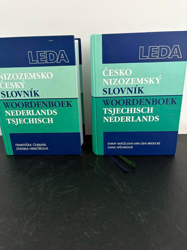 Woordenboek Nederlands-Tsjechisch / Tsjechisch-Nederlands, Boeken, Woordenboeken, Ophalen, Zo goed als nieuw, Overige uitgevers