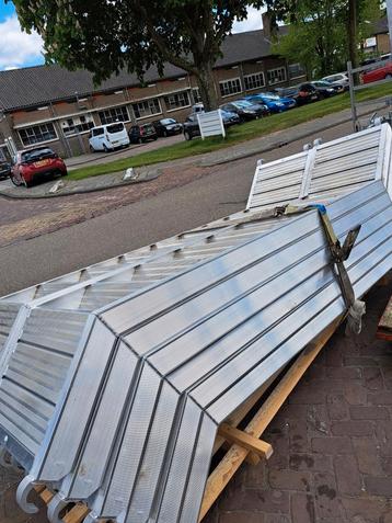Te koop steiger trappen aluminium  beschikbaar voor biedingen