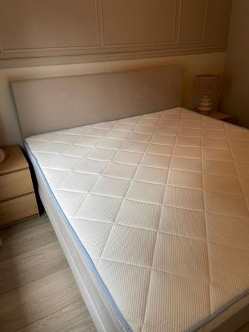 Boxspring 160x200 +matrassen en topper beschikbaar voor biedingen