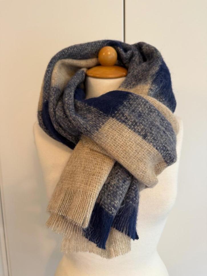 Grote, warme shawl van Josephine & Co, NIEUW!, Kleding | Dames, Mutsen, Sjaals en Handschoenen, Nieuw, Sjaal, Maat 46/48 (XL) of groter