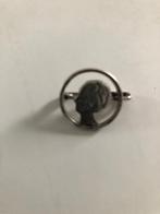 WILHELMINA BROCHE       5152, Verzamelen, Koninklijk Huis en Royalty, Ophalen of Verzenden, Gebruikt, Kaart, Foto of Prent