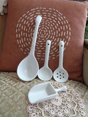 4 Brocante Porseleinen Lepels Sleef ** Mimosa ** beschikbaar voor biedingen