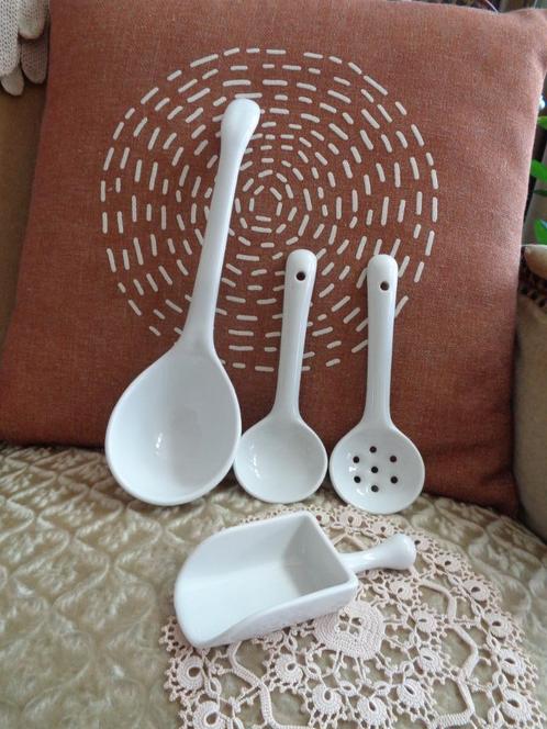 4 Brocante Porseleinen Lepels Sleef ** Mimosa **, Antiek en Kunst, Antiek | Servies los, Ophalen of Verzenden