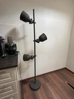 Ikea HEKTAR Vloerlamp 3-spots Donkergrijs, Huis en Inrichting, Lampen | Vloerlampen, Ophalen of Verzenden, Zo goed als nieuw, Metaal