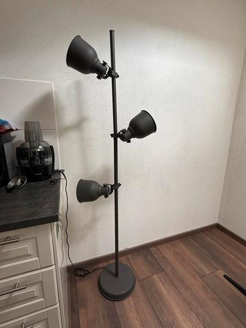 Ikea HEKTAR Vloerlamp 3-spots Donkergrijs beschikbaar voor biedingen