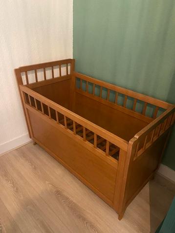 Antiek ledikant 120 x 60 cm  beschikbaar voor biedingen
