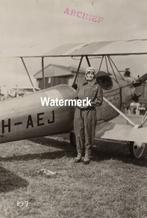 KLM foto Waalhaven Beppie Versluys met een Pander Aeroclub, Ophalen of Verzenden, Kaart, Foto of Prent