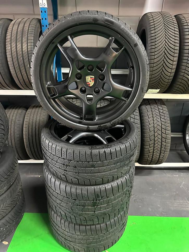 Porsche 911 997 Winterset 19 inch, Auto-onderdelen, Banden en Velgen, Banden en Velgen, Winterbanden, 19 inch, 235 mm, Personenwagen