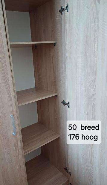 Kledingkast met legplanken