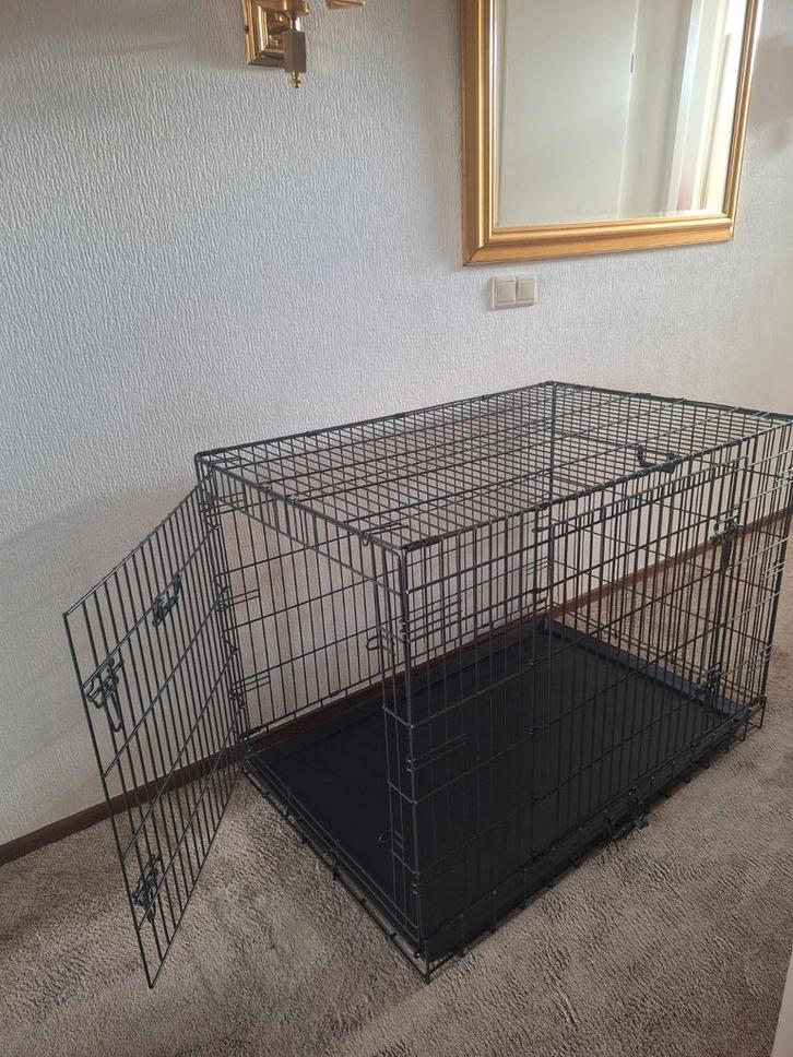 Mooie zgan (!) bench zwart 107 cm x 69 cm x 79 cm, Dieren en Toebehoren, Hondenbenches, Zo goed als nieuw, Ophalen