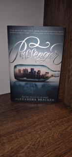 Passenger - Alexandra Bracken (Hardcover), Boeken, Ophalen of Verzenden, Zo goed als nieuw, Alexandra Bracken