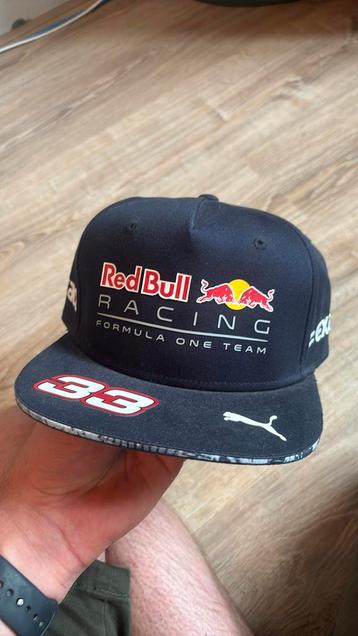 Gesigneerde cap Max Verstappen 2017 beschikbaar voor biedingen