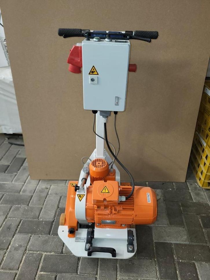 Freesmachine  vloerverwarming zelfrijdend  5,5 kw, Doe-het-zelf en Verbouw, Gereedschap | Freesmachines, Zo goed als nieuw, Elektrisch