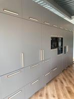 Grijze Showroomkeuken met kookeiland, Miele & Quooker, Ophalen, Overige typen, Zo goed als nieuw, Met kookeiland
