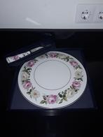Engels taartplateau&mes met witte en rose pioenrozen, Verzenden