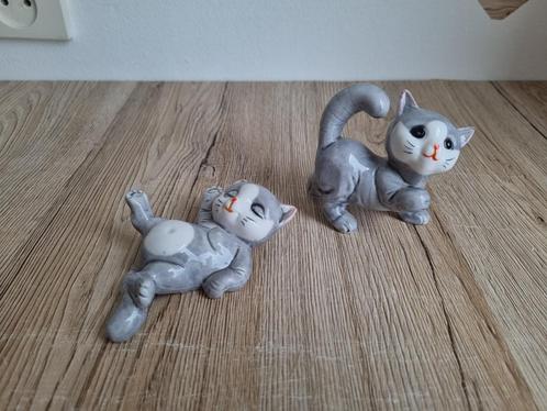 Mooie Set van 2 Vintage Katjes Poesjes Grijs Wit Bone China, Verzamelen, Beelden en Beeldjes, Gebruikt, Dier, Verzenden