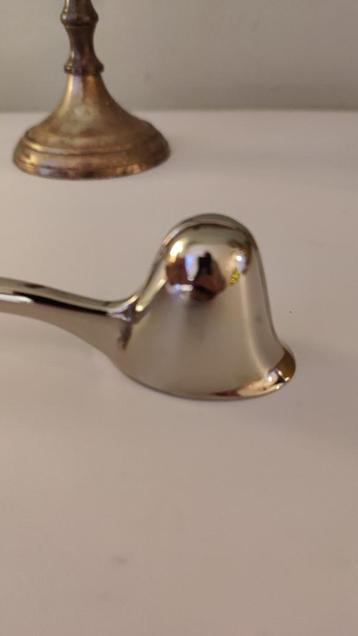 Vintage verzilverde kaarsendover – elegant en functioneel beschikbaar voor biedingen