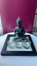 Boeddha beeld met plateau, kaarshouders en steentjes, Ophalen of Verzenden, Zo goed als nieuw