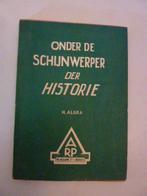 H. Algra - Onder de schijnwerper der historie, Ophalen of Verzenden, Gelezen