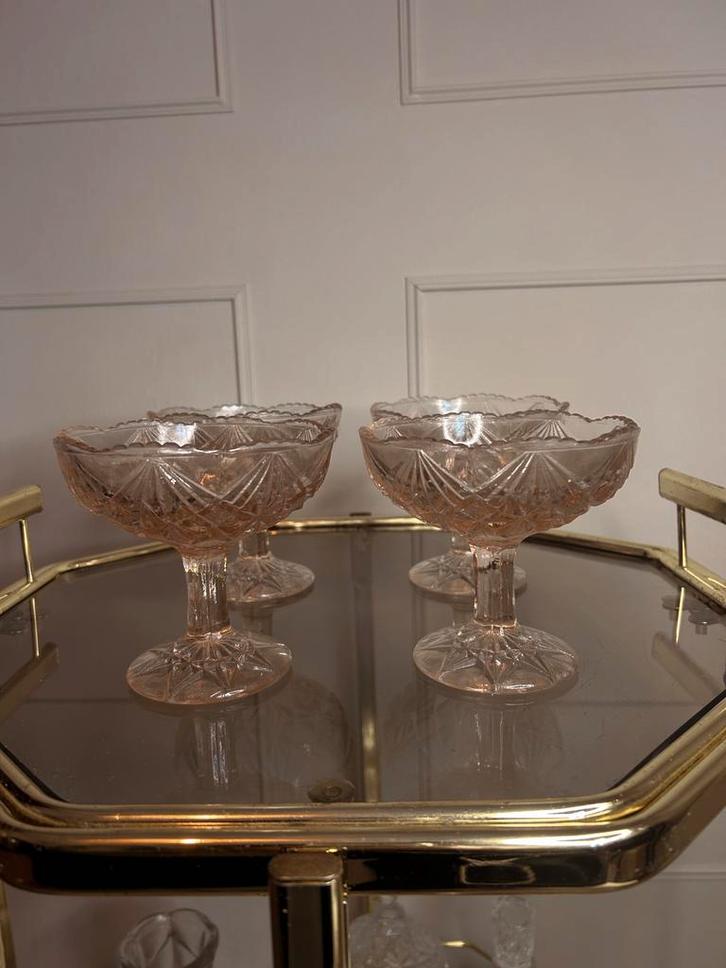 Vintage Roze Persglazen IJscoupes - Set van 4, Antiek en Kunst, Antiek | Glas en Kristal, Ophalen of Verzenden