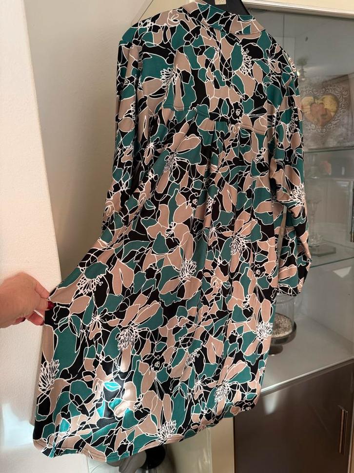 Mooie jurk - Maat 44/46 dolce stof Magna, Kleding | Dames, Jurken, Zo goed als nieuw, Maat 46/48 (XL) of groter, Groen, Knielengte