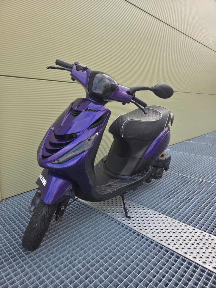 Zip 80cc Paars • Loopt Top, Knalpijp + Vlammen! • Gele plaat, Fietsen en Brommers, Scooters | Piaggio, Zo goed als nieuw, Zip