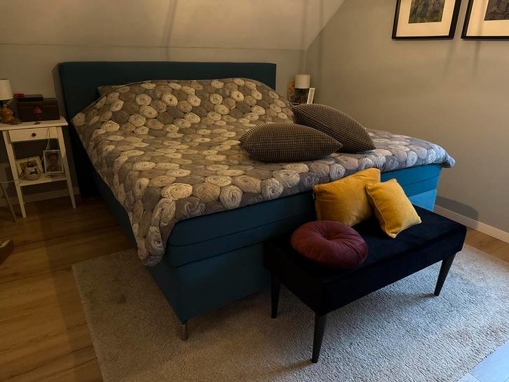 Mooie boxspring Norma, Huis en Inrichting, Slaapkamer | Bedden, Zo goed als nieuw, Tweepersoons, 160 cm, 200 cm, Stof, Blauw, Ophalen