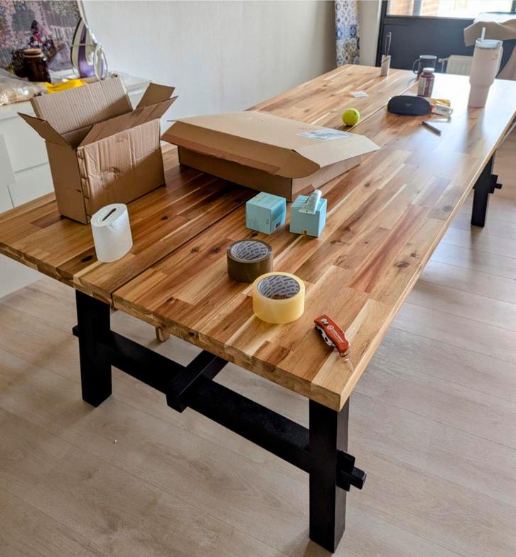 dinning table - SKOGSTA Eettafel - Acacia/Zwart - 235x100 cm, Huis en Inrichting, Tafels | Eettafels, Zo goed als nieuw, 50 tot 100 cm