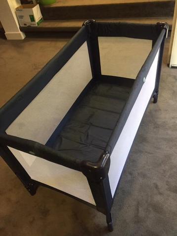 Inklapbaar babybed beschikbaar voor biedingen